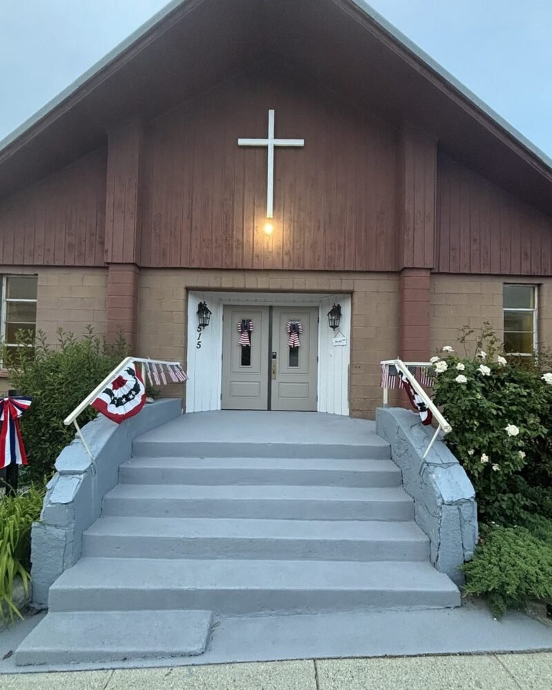 Front entrance of Berean Baptist Church in Chelan